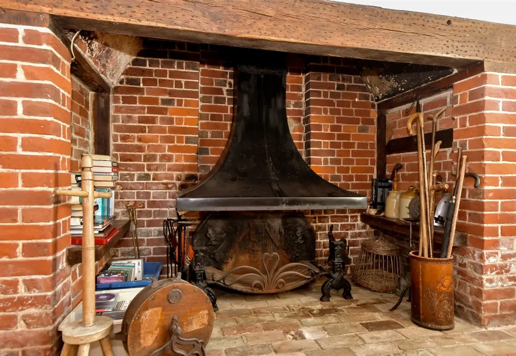 Internal Feature - Collier Street, Tonbridge, Kent - Wards of Kent