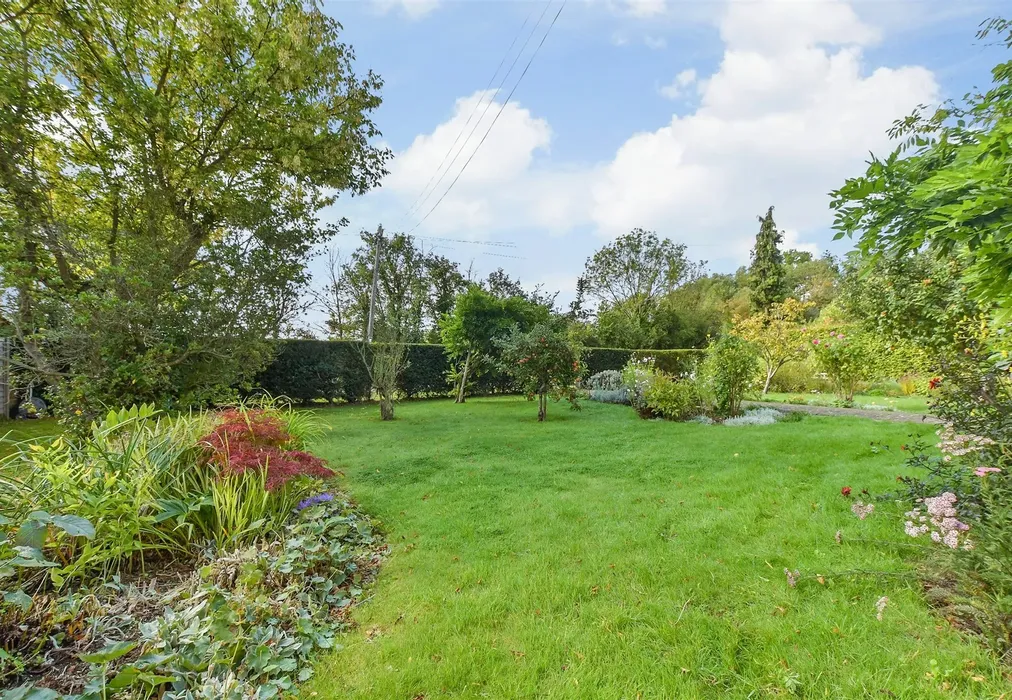 Front Garden - Collier Street, Tonbridge, Kent - Wards of Kent