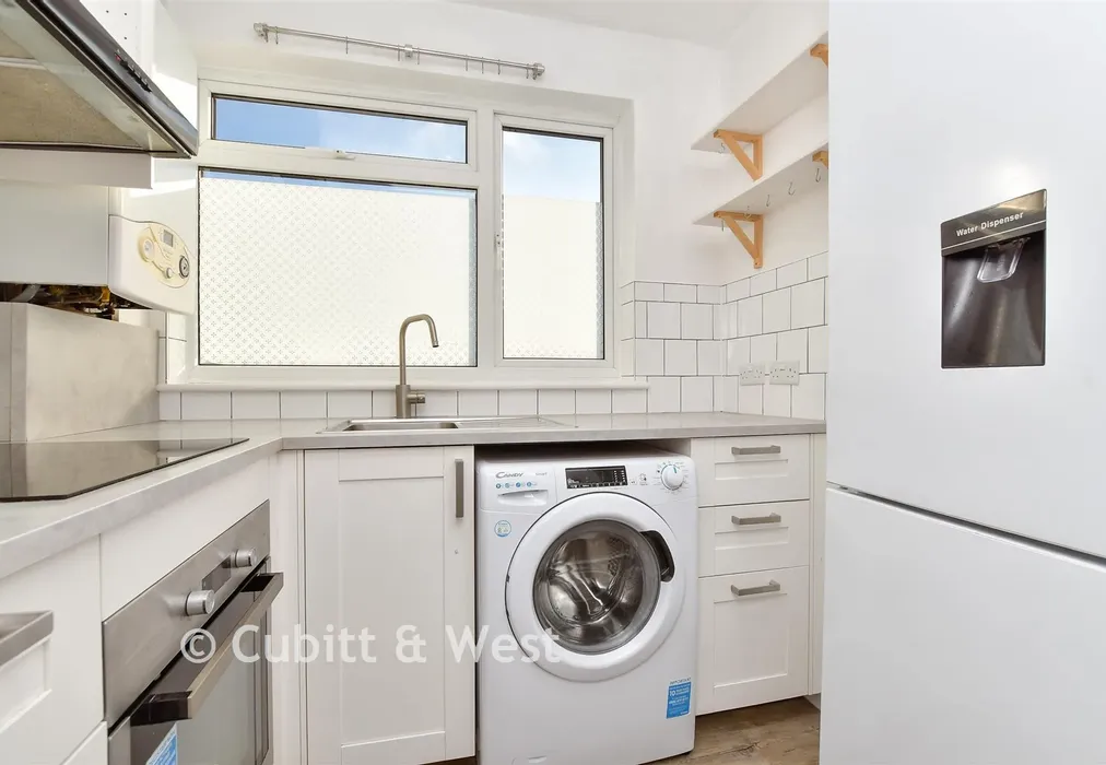 Kitchen - Wrythe Lane, Carshalton, Surrey - Wards of Kent
