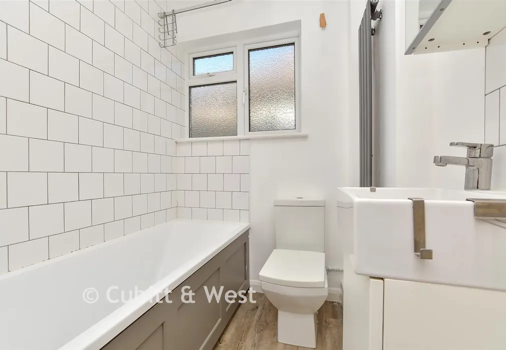 Bathroom - Wrythe Lane, Carshalton, Surrey - Wards of Kent