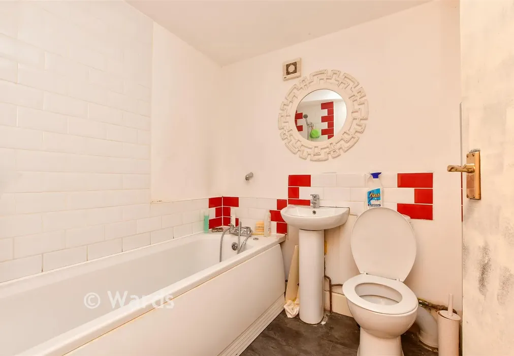 Flat 4 Bathroom - Carroways Place, Margate, Kent - Wards of Kent
