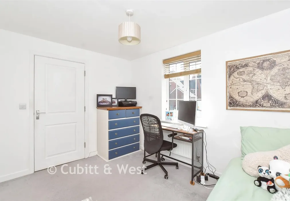 Bedroom 2 - The Boulevard, Chichester, West Sussex - Wards of Kent