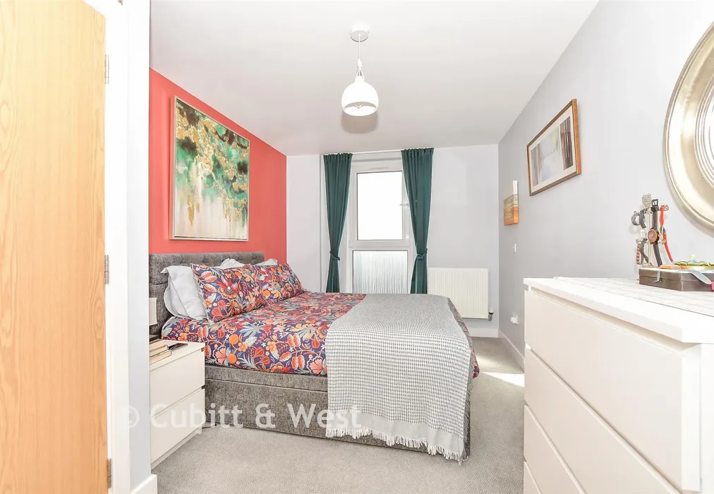 Bedroom 1 - Goldsmith Avenue, Southsea, Hampshire - Wards of Kent