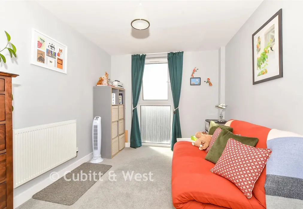 Bedroom 2 - Goldsmith Avenue, Southsea, Hampshire - Wards of Kent