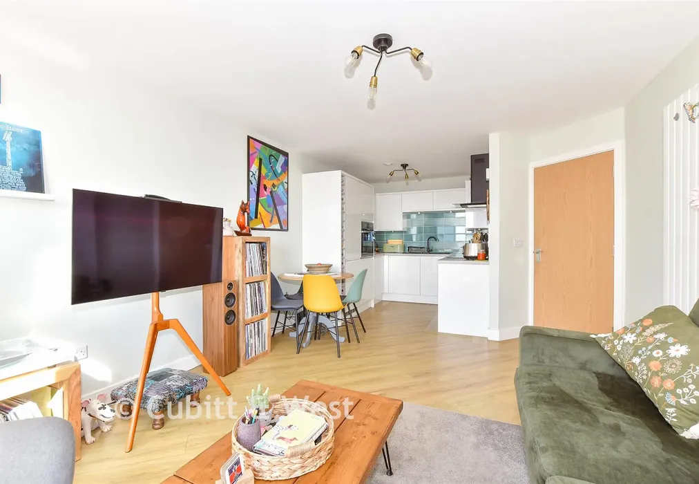 Lounge - Goldsmith Avenue, Southsea, Hampshire - Wards of Kent