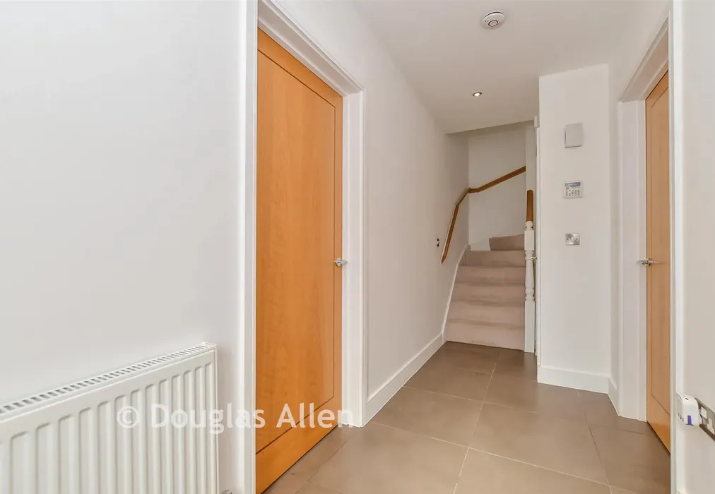 Hallway - Buckingham Road, Epping, Essex - Wards of Kent