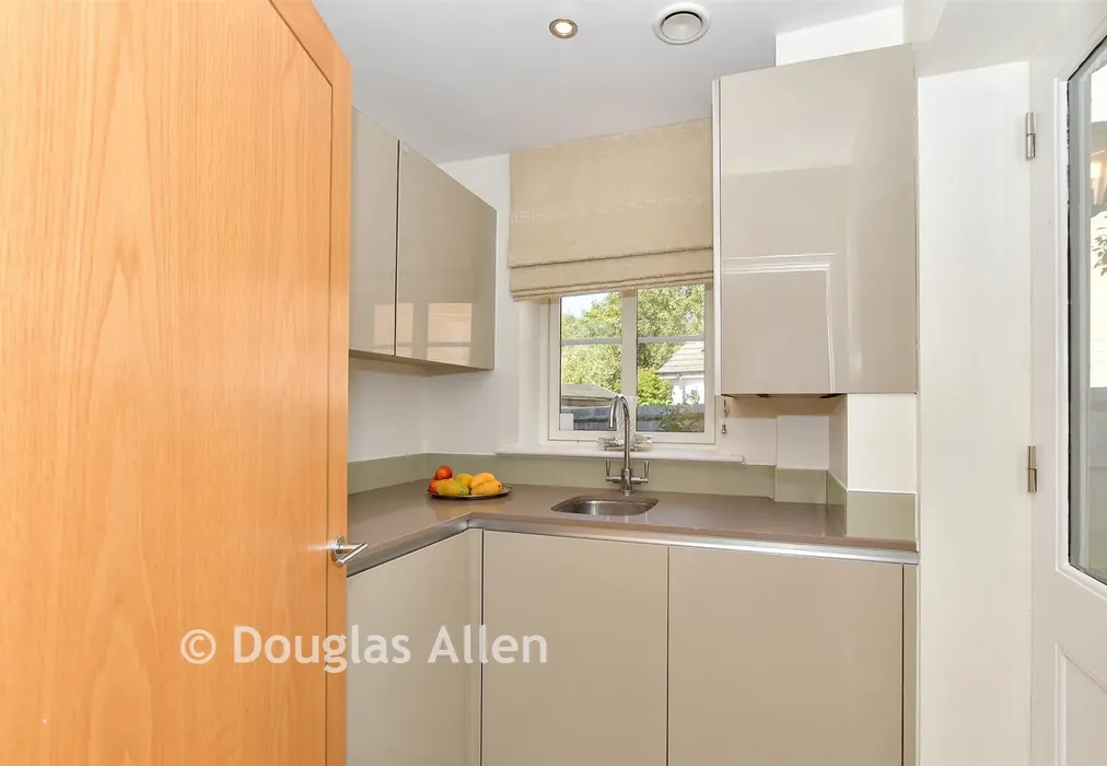 Utility Room - Buckingham Road, Epping, Essex - Wards of Kent
