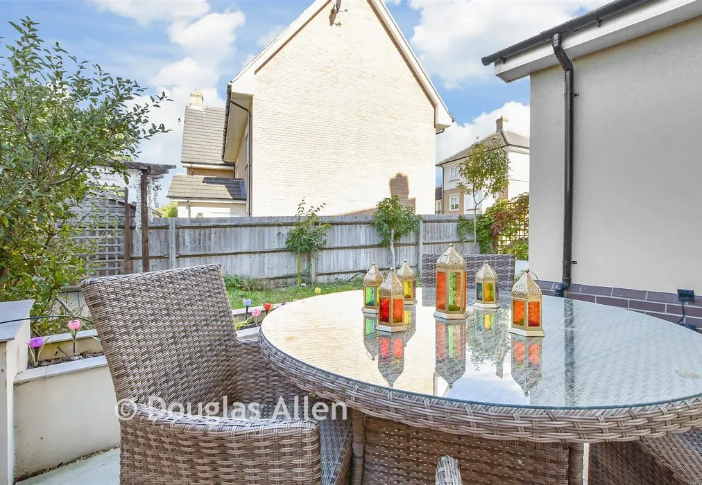 Rear Garden - Buckingham Road, Epping, Essex - Wards of Kent