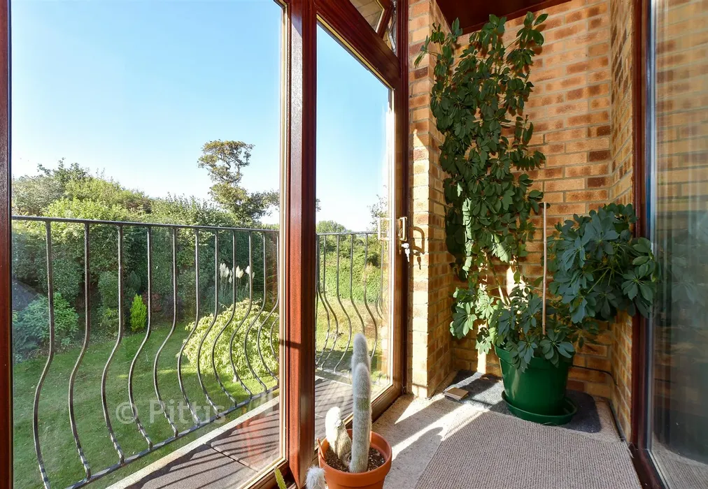 Internal Feature - Victoria Avenue, Shanklin, Isle of Wight - Wards of Kent