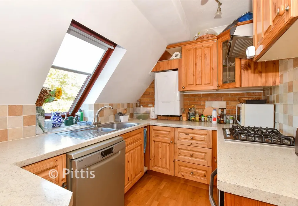 Kitchen - Victoria Avenue, Shanklin, Isle of Wight - Wards of Kent
