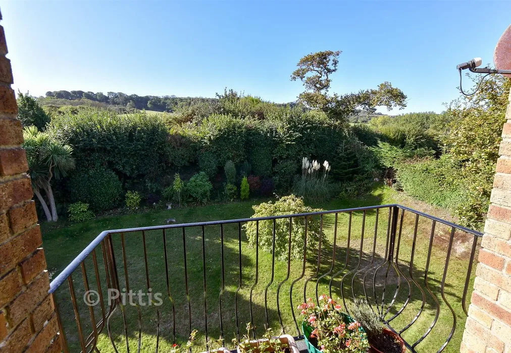 Balcony - Victoria Avenue, Shanklin, Isle of Wight - Wards of Kent