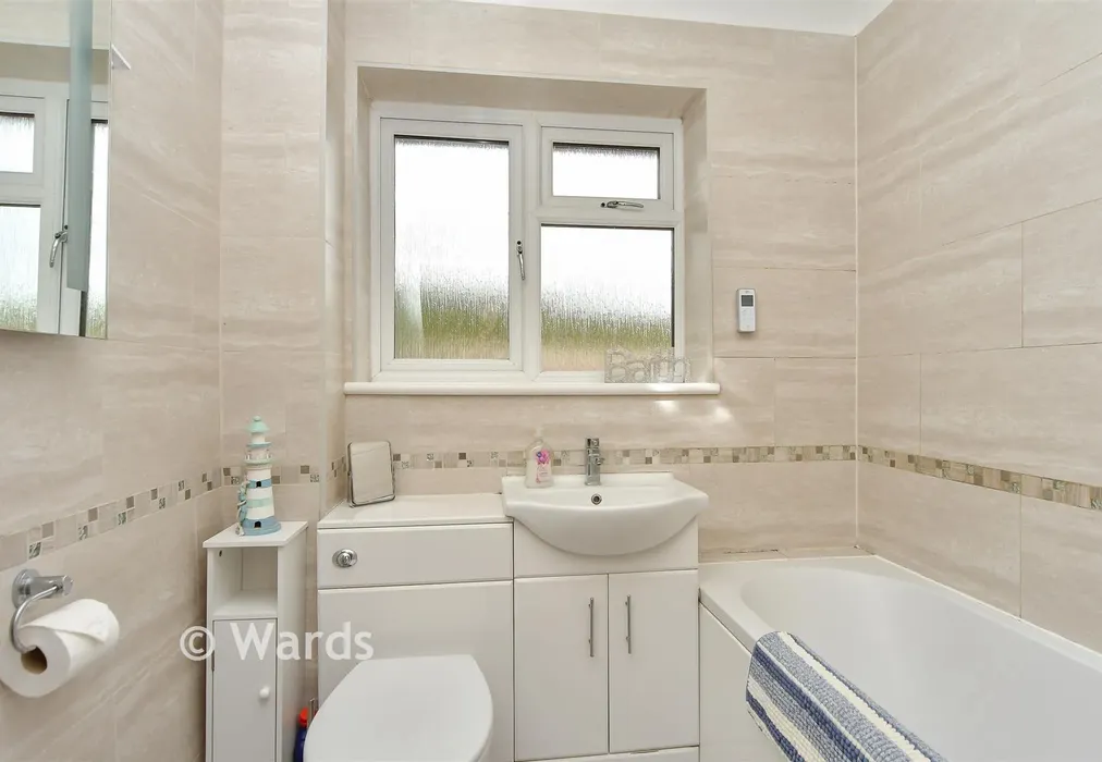 Bathroom - Brenzett Close, Walderslade, Chatham, Kent - Wards of Kent