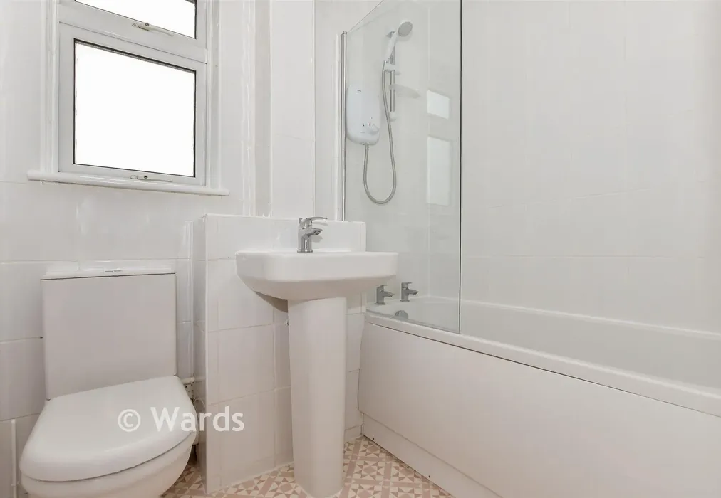 Bathroom - Sherbourne Drive, Barming, Maidstone, Kent - Wards of Kent