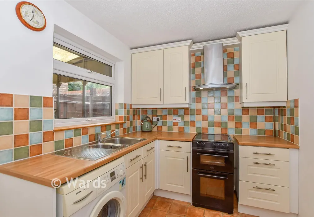 Kitchen - Sherbourne Drive, Barming, Maidstone, Kent - Wards of Kent