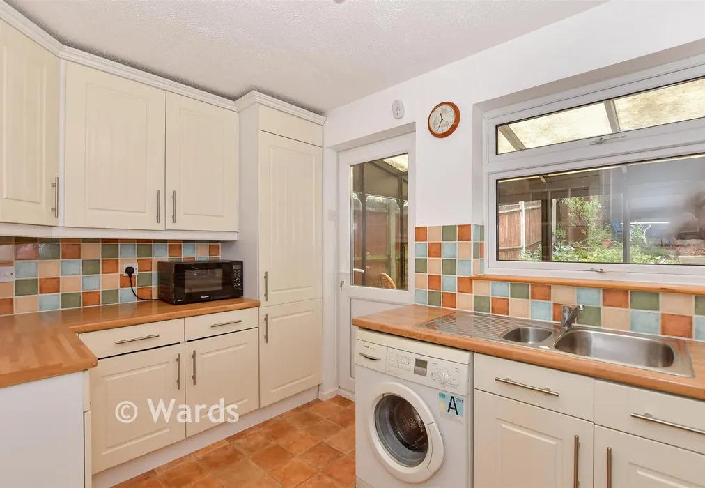 Kitchen - Sherbourne Drive, Barming, Maidstone, Kent - Wards of Kent
