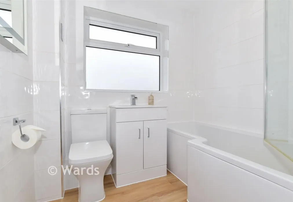 Bathroom - Langdale Rise, Maidstone, Kent - Wards of Kent