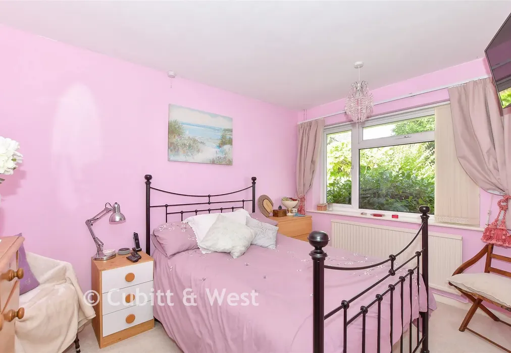 Bedroom 1 - Elim Court Gardens, Crowborough, East Sussex - Wards of Kent