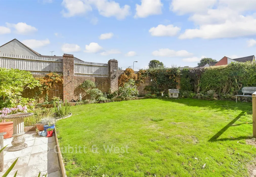 Front Garden - Elim Court Gardens, Crowborough, East Sussex - Wards of Kent