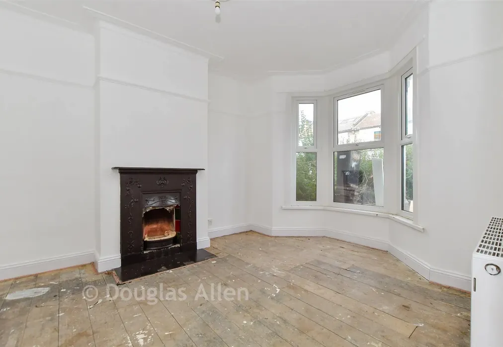 Lounge - Cann Hall Road, Leytonstone - Wards of Kent