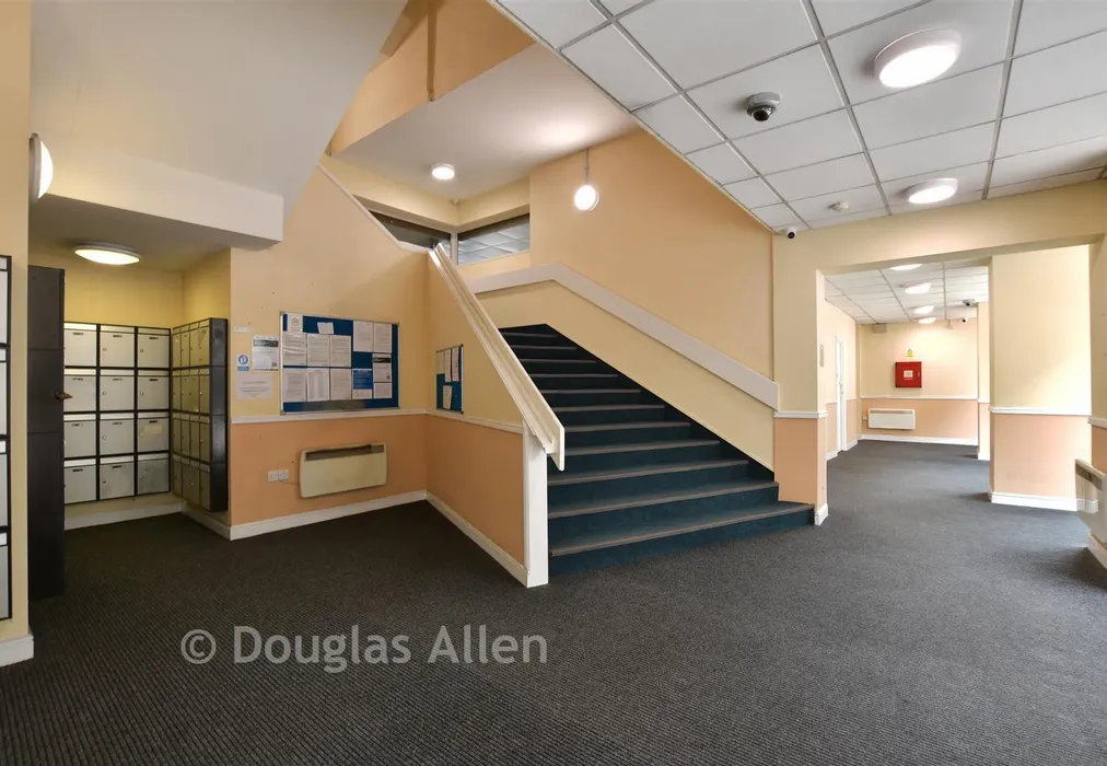 Hallway - Eastern Avenue, Ilford, Essex - Wards of Kent