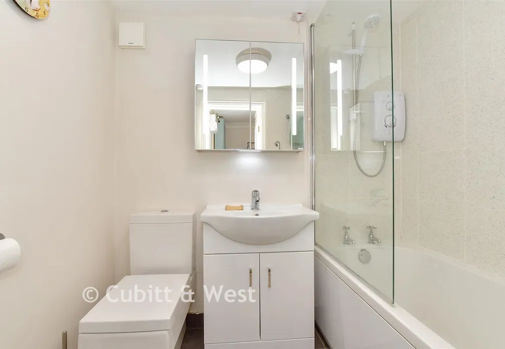 Bathroom - South Terrace, Littlehampton, West Sussex - Wards of Kent