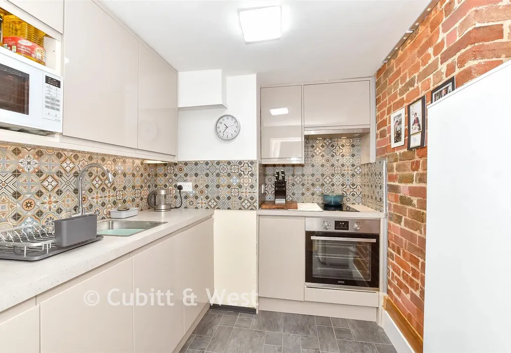 Kitchen - South Terrace, Littlehampton, West Sussex - Wards of Kent