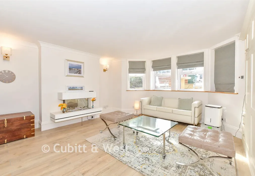 Lounge/Bedroom - South Terrace, Littlehampton, West Sussex - Wards of Kent