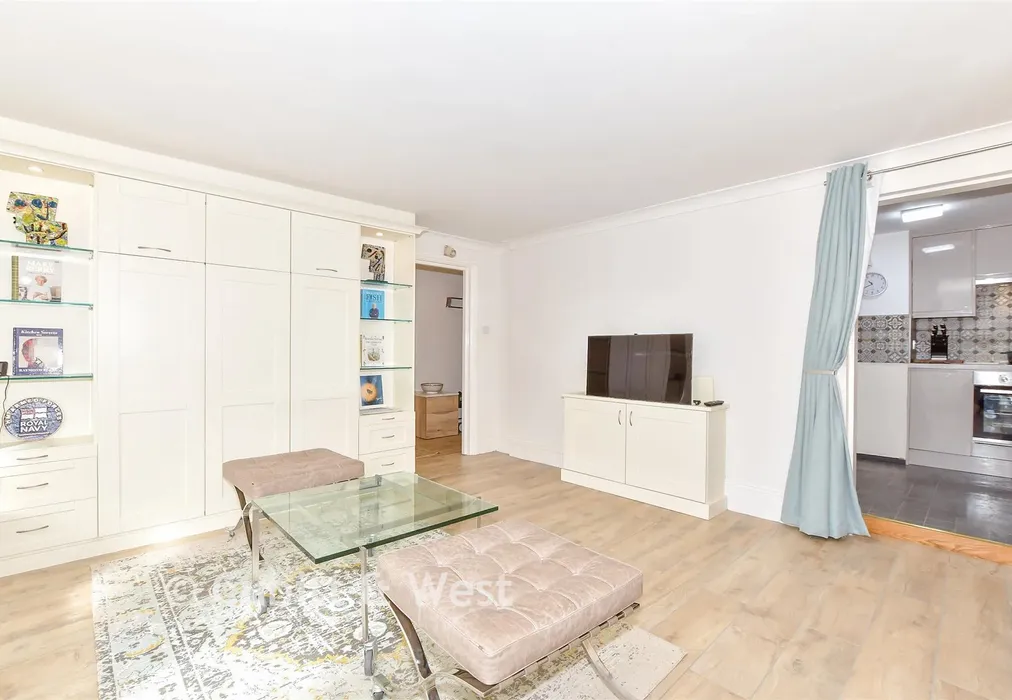 Lounge/Bedroom - South Terrace, Littlehampton, West Sussex - Wards of Kent
