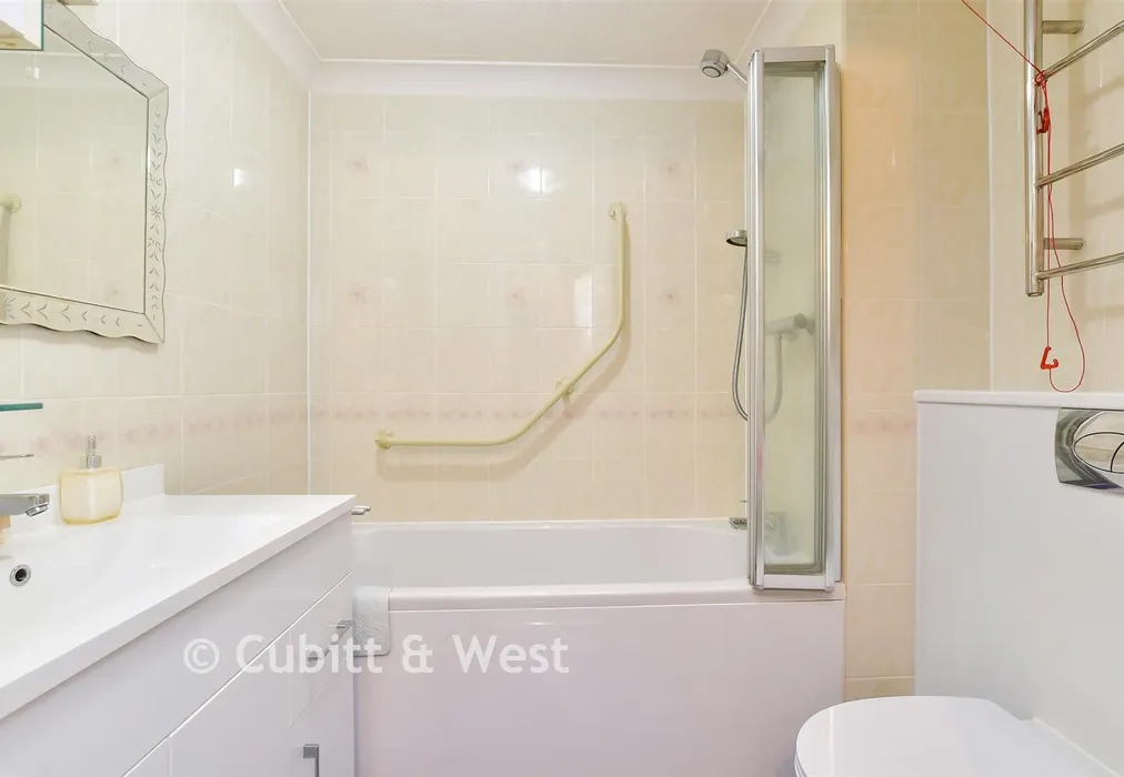 Bathroom - Mill Road, Worthing, West Sussex - Wards of Kent