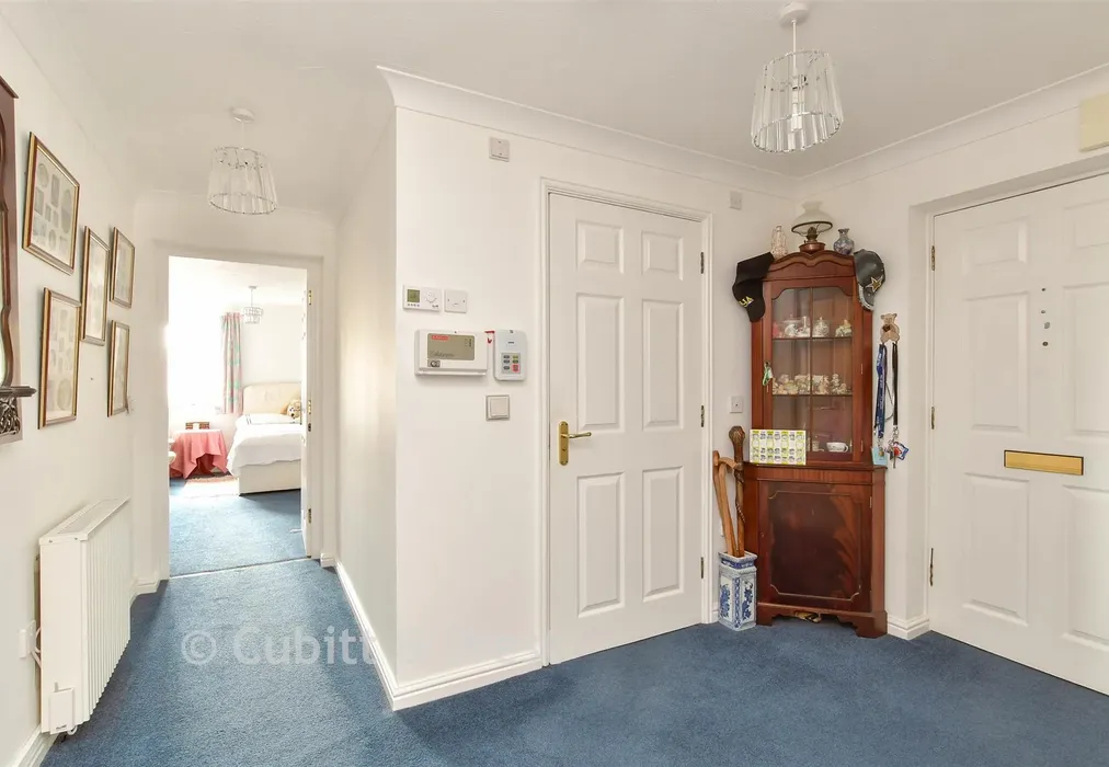 Entrance Hall - Mill Road, Worthing, West Sussex - Wards of Kent