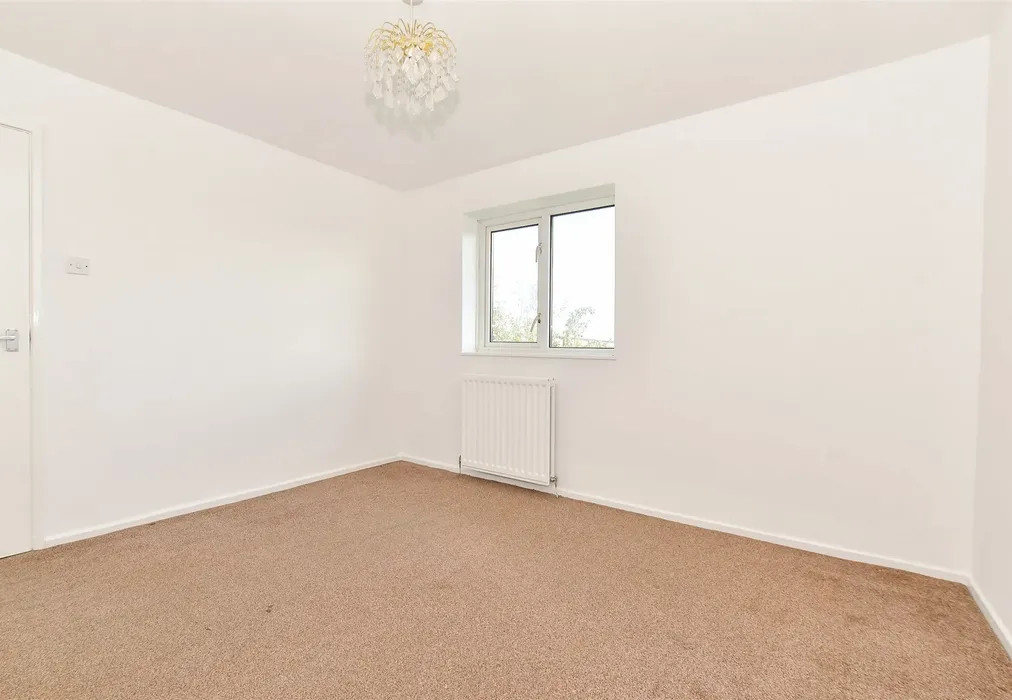 Bedroom 1 - Argyle Road, Newport, Isle of Wight - Wards of Kent