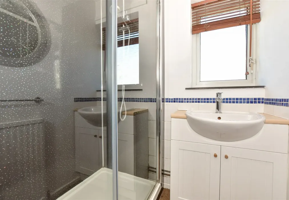 Shower Room - Argyle Road, Newport, Isle of Wight - Wards of Kent