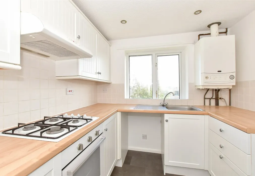 Kitchen - Argyle Road, Newport, Isle of Wight - Wards of Kent