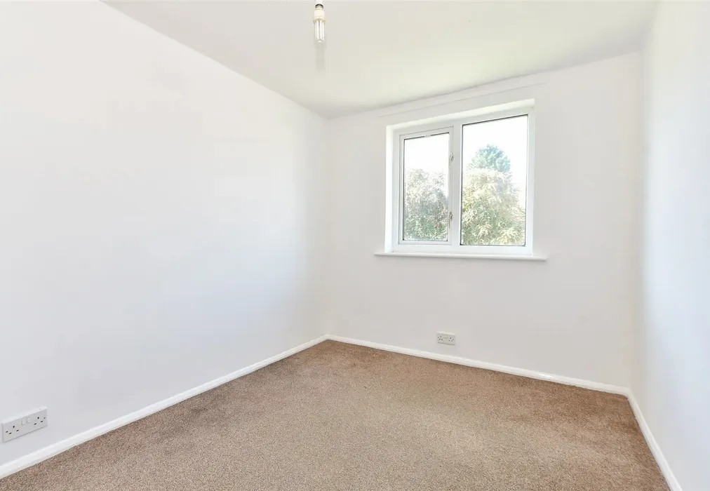 Bedroom 2 - Argyle Road, Newport, Isle of Wight - Wards of Kent