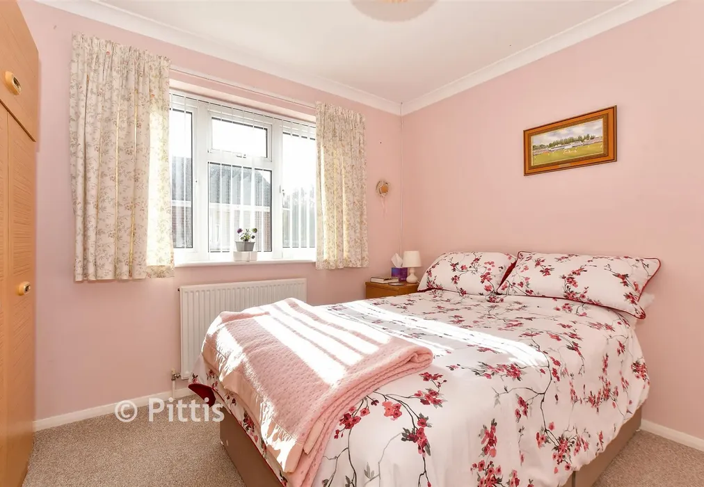 Bedroom 2 - Merrie Gardens, Lake, Isle of Wight - Wards of Kent