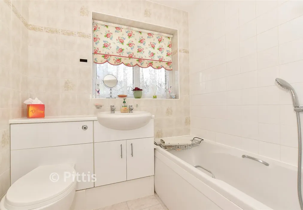 Bathroom - Merrie Gardens, Lake, Isle of Wight - Wards of Kent