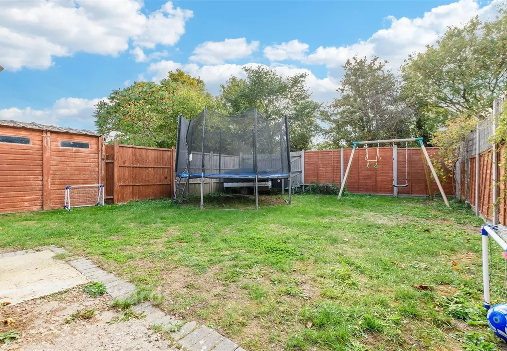 Rear Garden - Burnham Crescent, Dartford, Kent - Wards of Kent