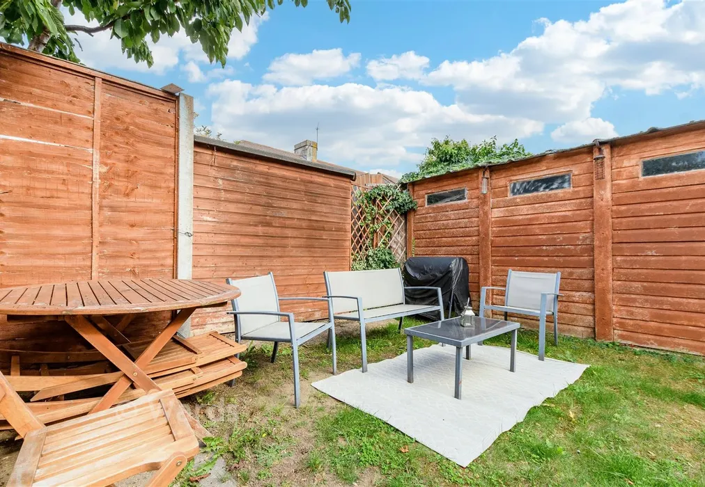 Rear Garden - Burnham Crescent, Dartford, Kent - Wards of Kent