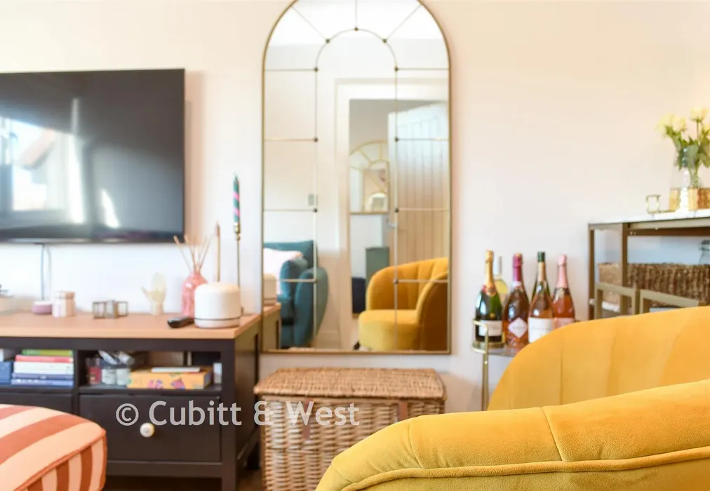 Internal Lifestyle Photograph - Cleeve Road, Leatherhead, Surrey - Wards of Kent