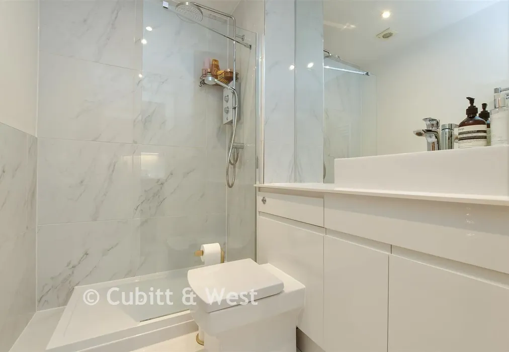 Shower Room - Cleeve Road, Leatherhead, Surrey - Wards of Kent