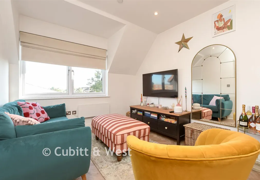 Lounge/Kitchen - Cleeve Road, Leatherhead, Surrey - Wards of Kent