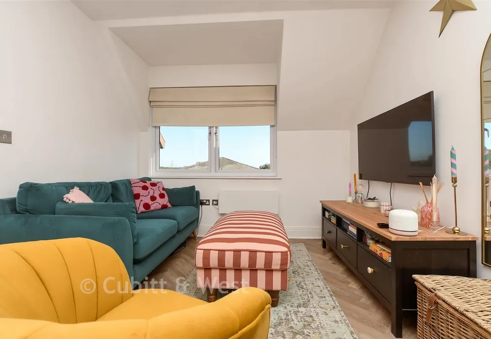 Lounge - Cleeve Road, Leatherhead, Surrey - Wards of Kent