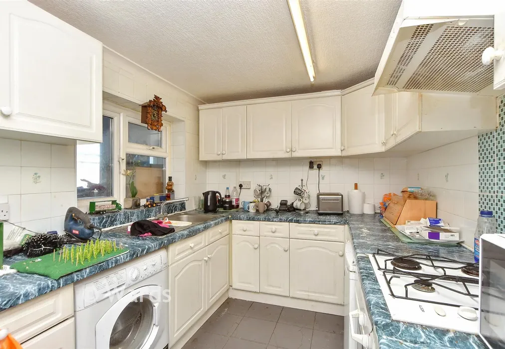 Kitchen - Priory Place, Faversham, Kent - Wards of Kent