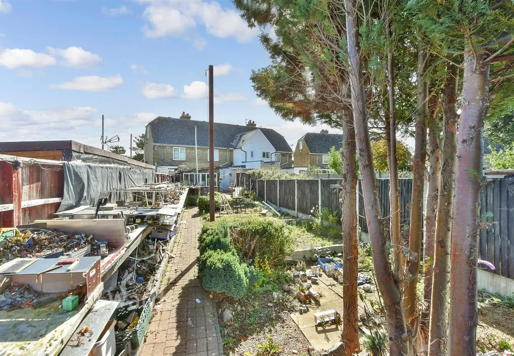 Rear Garden - Priory Place, Faversham, Kent - Wards of Kent