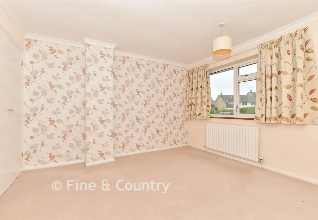 Bedroom 1 - Wallace Close, Tunbridge Wells, Kent - Wards of Kent