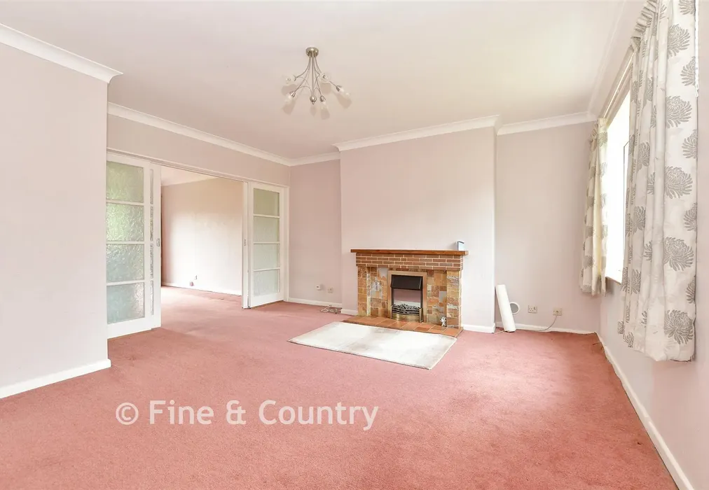 Living Room - Wallace Close, Tunbridge Wells, Kent - Wards of Kent