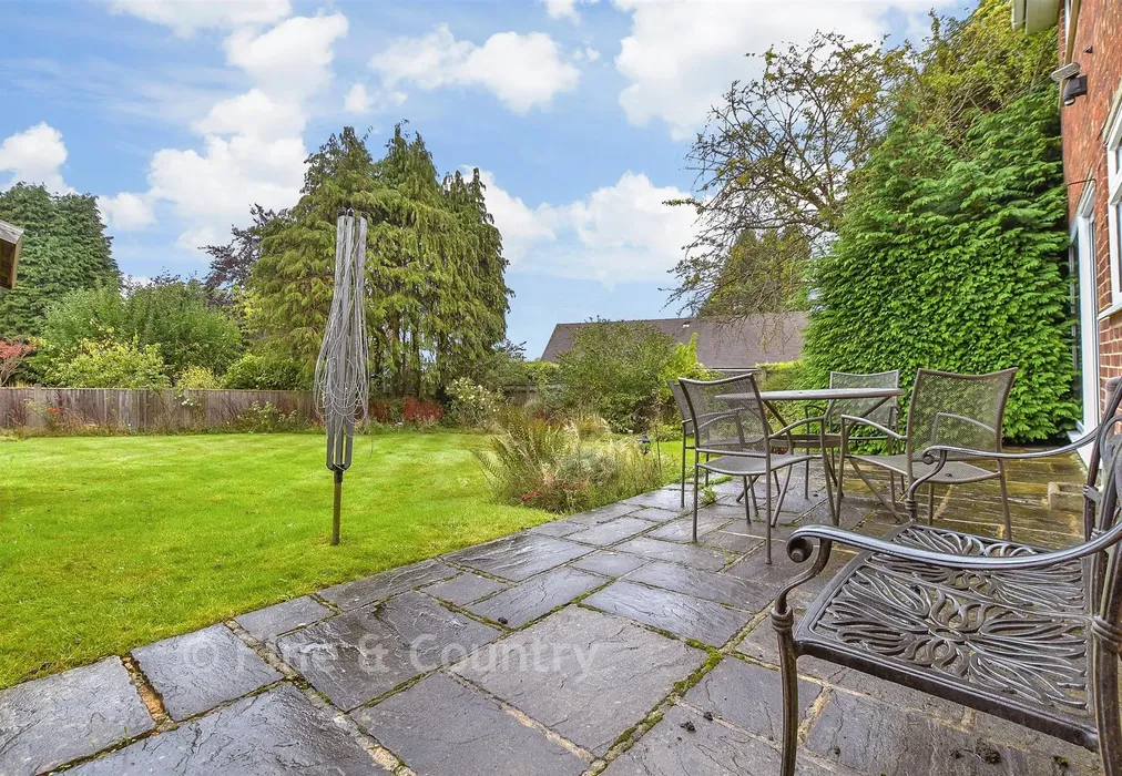 Patio / Decking - Wallace Close, Tunbridge Wells, Kent - Wards of Kent