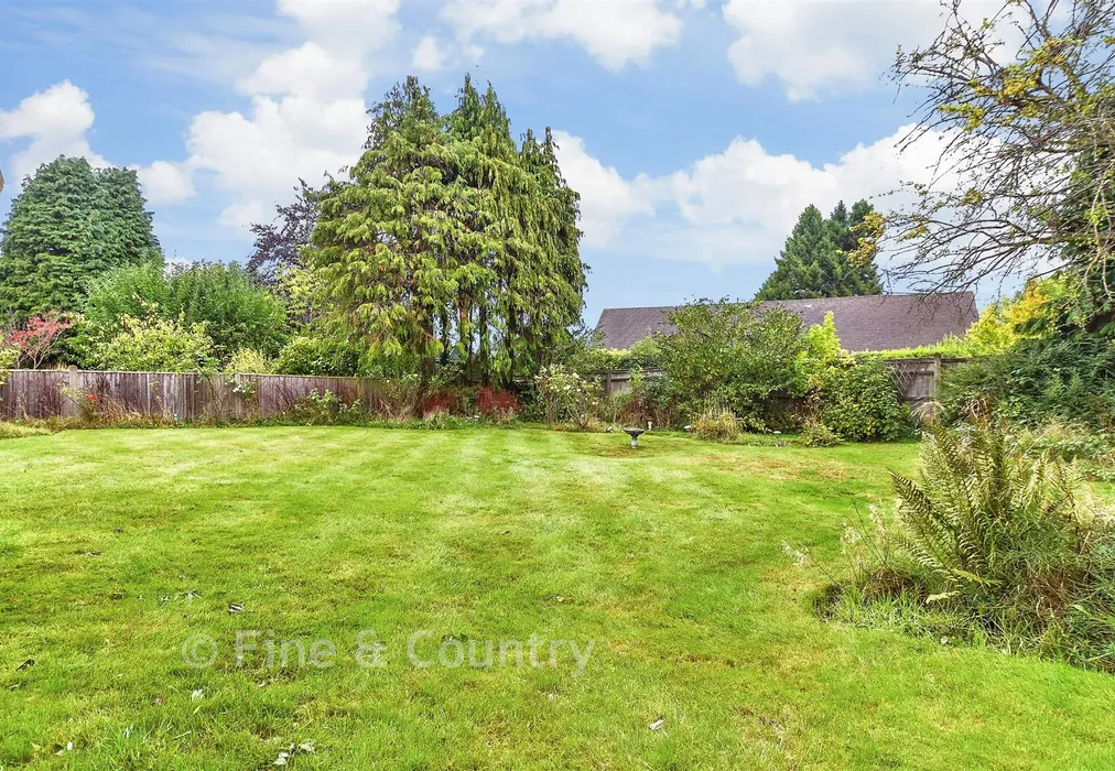 Rear Garden - Wallace Close, Tunbridge Wells, Kent - Wards of Kent