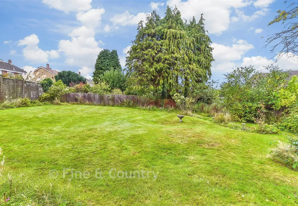 Rear Garden - Wallace Close, Tunbridge Wells, Kent - Wards of Kent