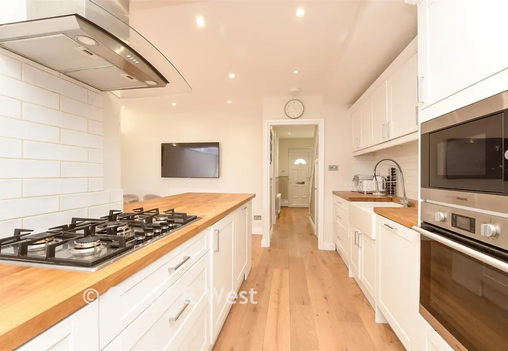 Kitchen - Oxford Road, Wallington, Surrey - Wards of Kent